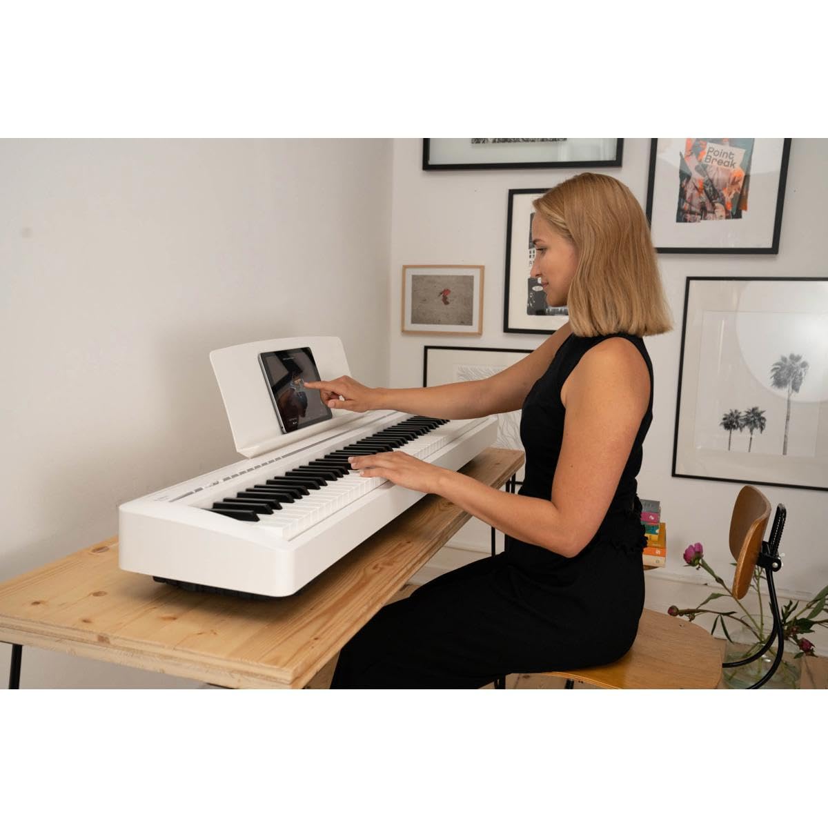 Kawai ES120 88-key Digital Piano with Speakers - Black