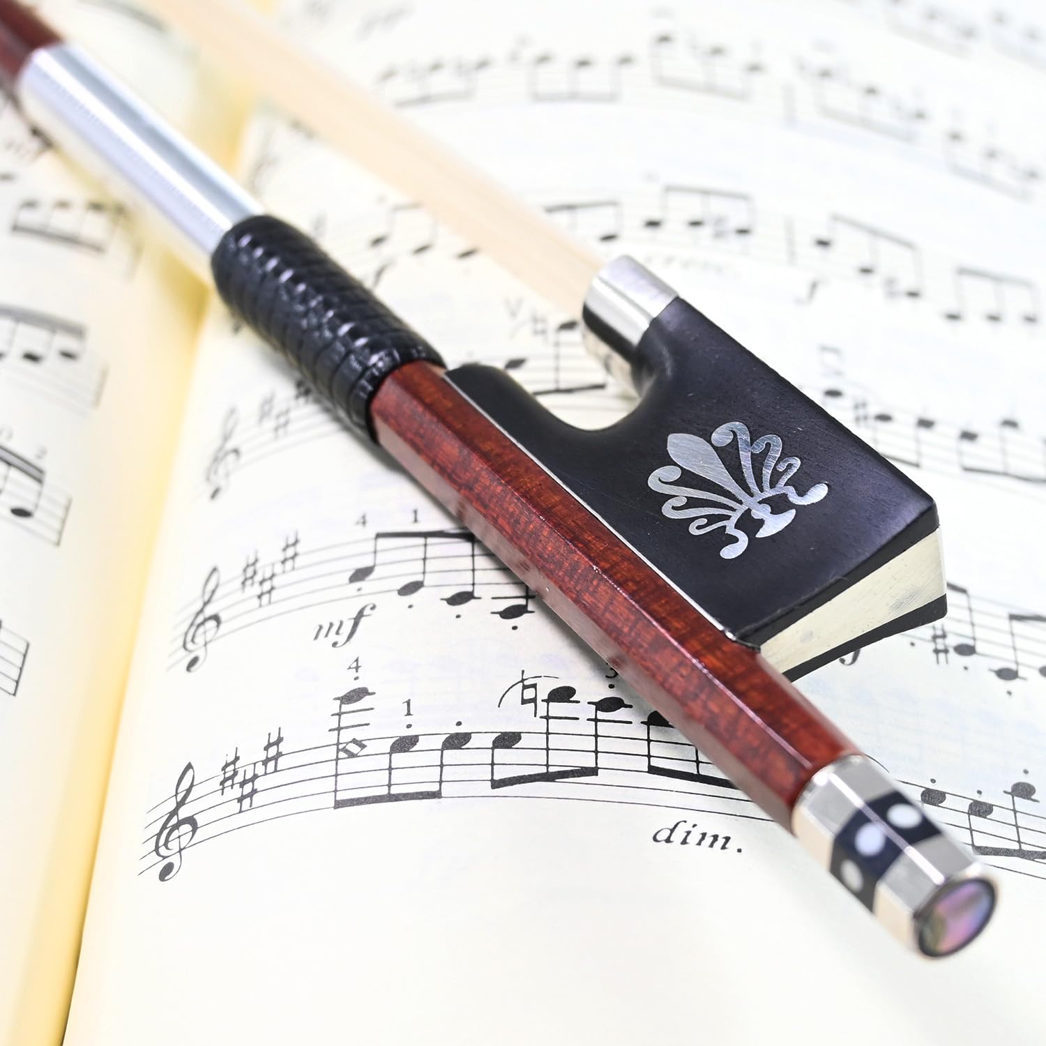 Carbon Fiber Core Hybrid Peranmbuco Skin Violin Bow 4/4 Size VINGOBOW 127V Master Level Fleur-de-lys Snakewood Frog 4 4 Full Straight Premium Natural Horse Hair for Porfessional Player …