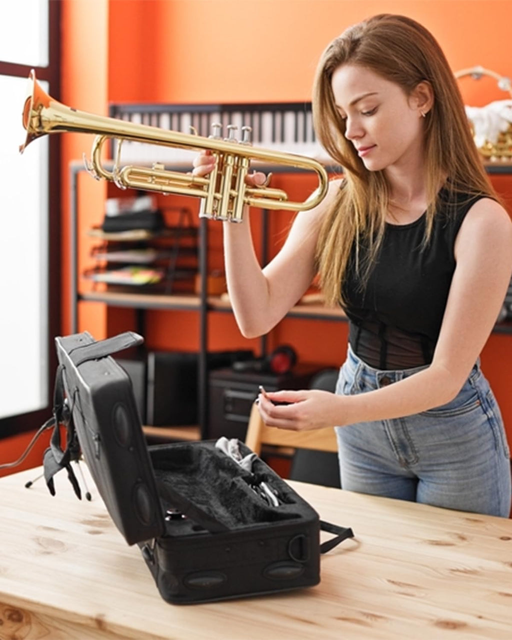 Eavnbaek Bb Standard Trumpet Set for Beginner or Advanced Student, Brass Student Trumpet Instrument with Hard Case, Cleaning Kit, 7C Mouthpiece and Gloves (Gold)