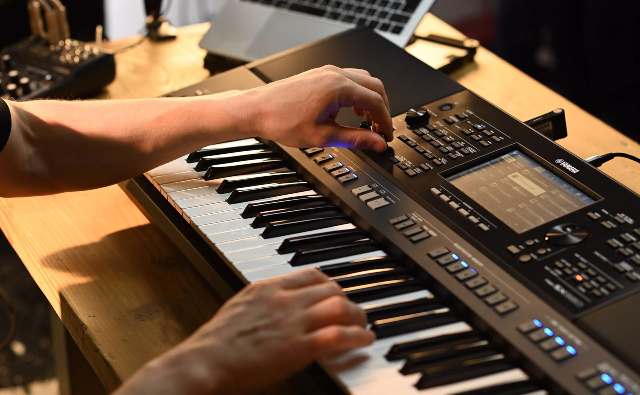 Yamaha 61-Key Arranger Keyboard with Premium Sound, Live Control Knobs and Included Content PSRSX920