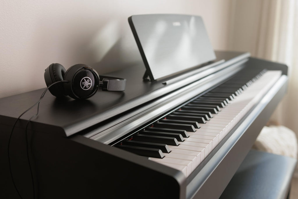 Yamaha Arius Series 88-Key Weighted Action Upright Digital Piano for Beginner and Intermediate Players, Dynamic Response, Grand Piano Sound, 3-pedal Unit, Bench Included, Rosewood YDP105R