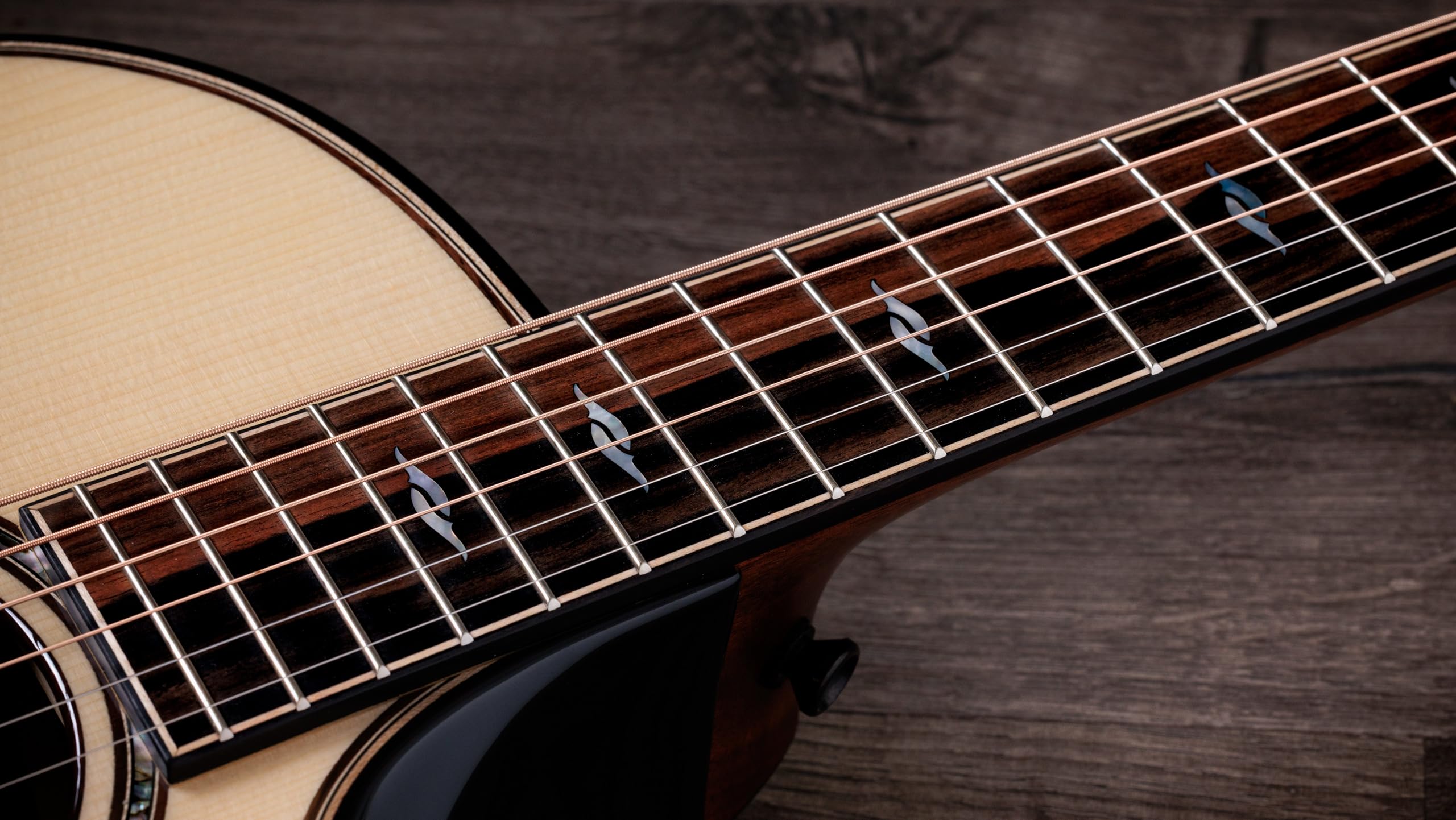 Taylor Next Generation Builder's Edition 814ce Indian Rosewood/Adirondack Spruce Grand Auditorium Acoustic-Electric Guitar with Hardshell Case