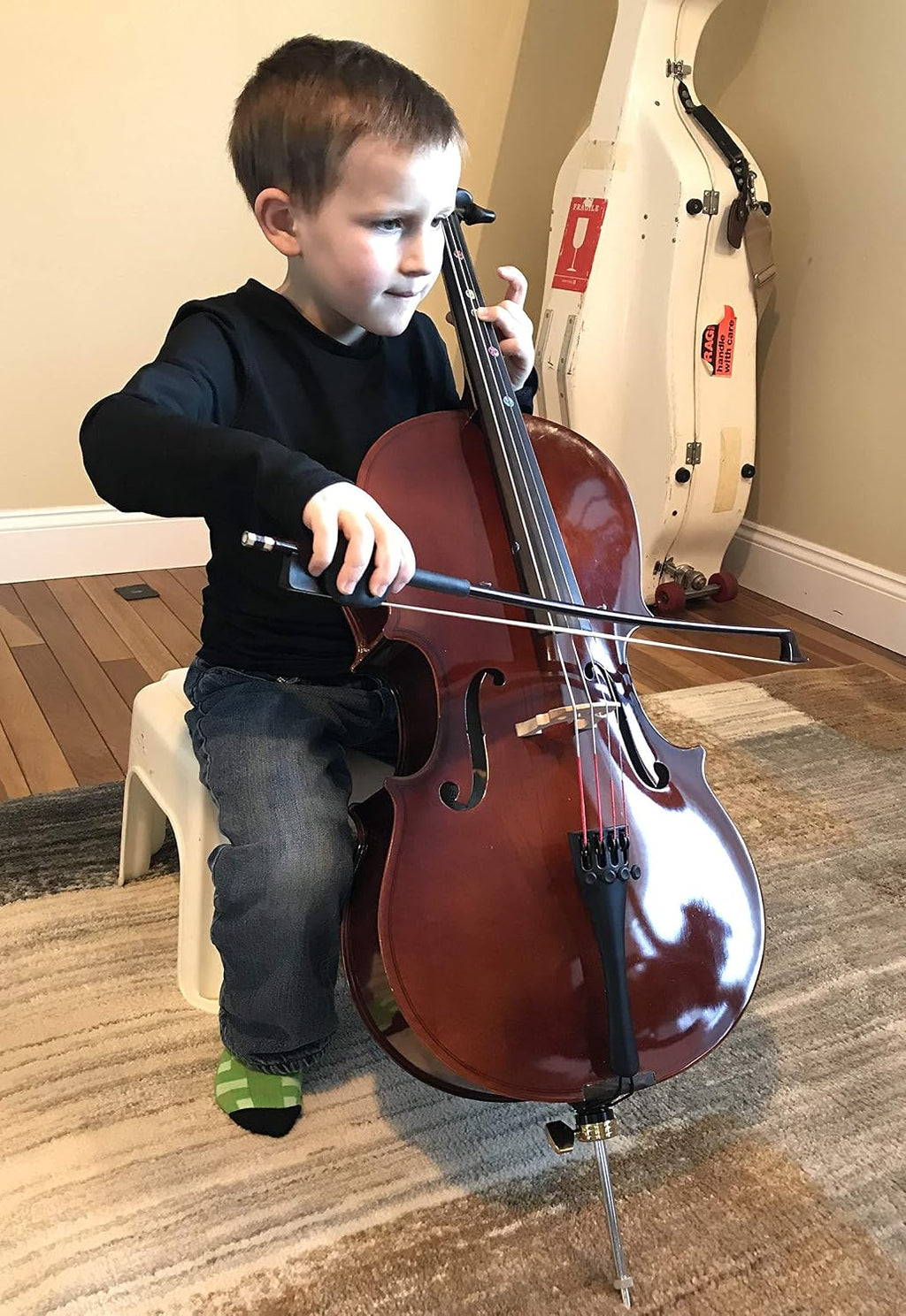 WADA Cello Bow Grip Aid: A Correct Bow Hand without Strain. A Second to Attach to the Bow and Remove. You can Concentrate on your Sound and Music with a Relaxed Hand and Arm from the Beginning.