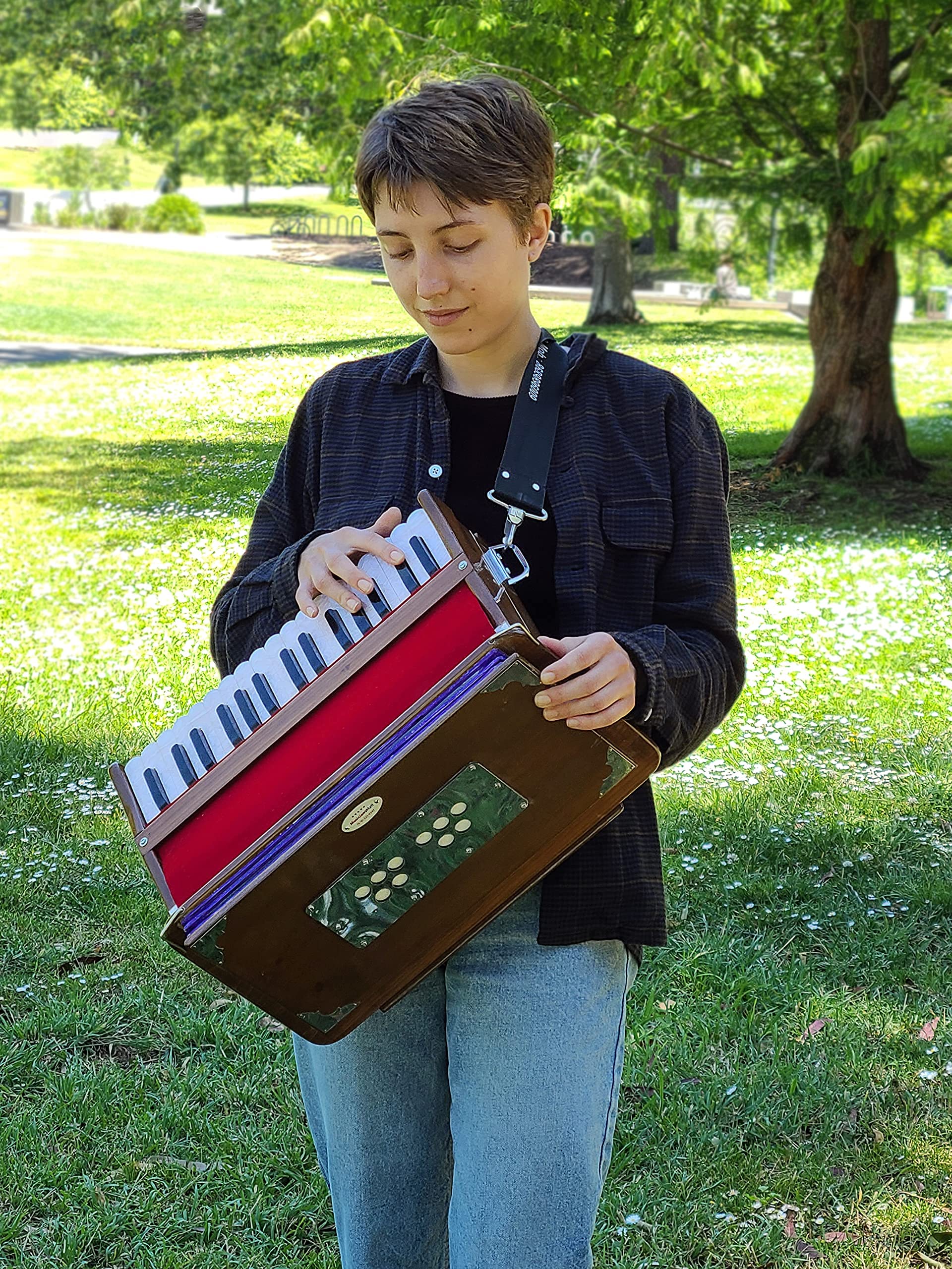 Musician's Mall Travel Harmonium Highly Portable Indian Instrument. Set-up, tuned and shipped from California, the oldest Indian Musical Instrument store in the US.